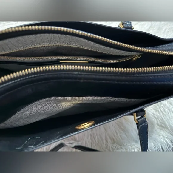 Tory Burch Robinson Small Leather Tote - Picture 10 of 11